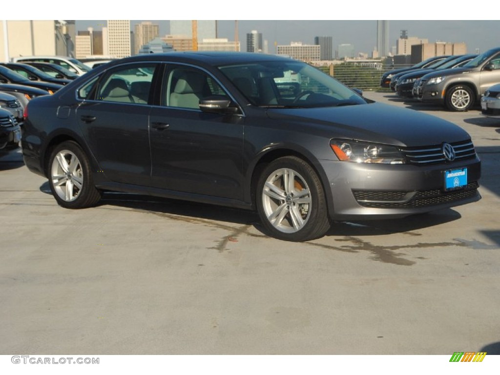 2014 Passat 1.8T SE - Platinum Gray Metallic / Moonrock photo #1