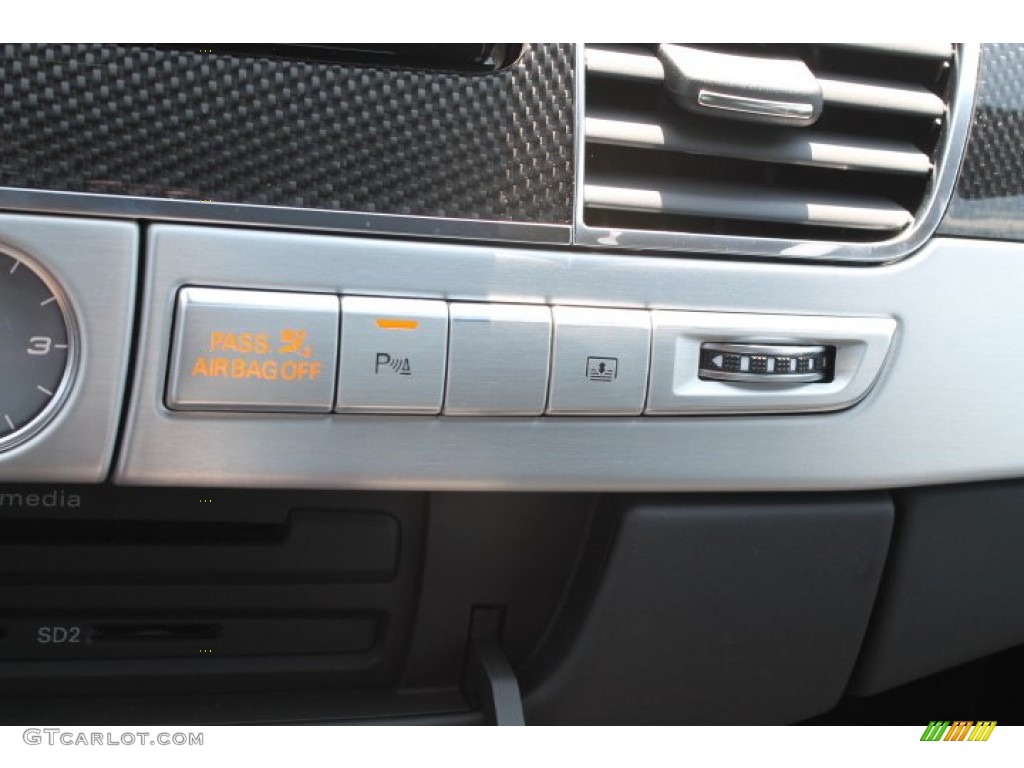 2015 Audi S8 quattro S Controls Photo #96330456