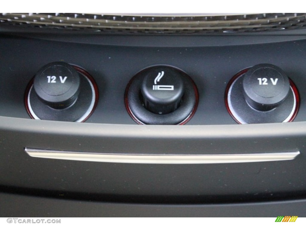 2015 Audi S8 quattro S Controls Photo #96330642