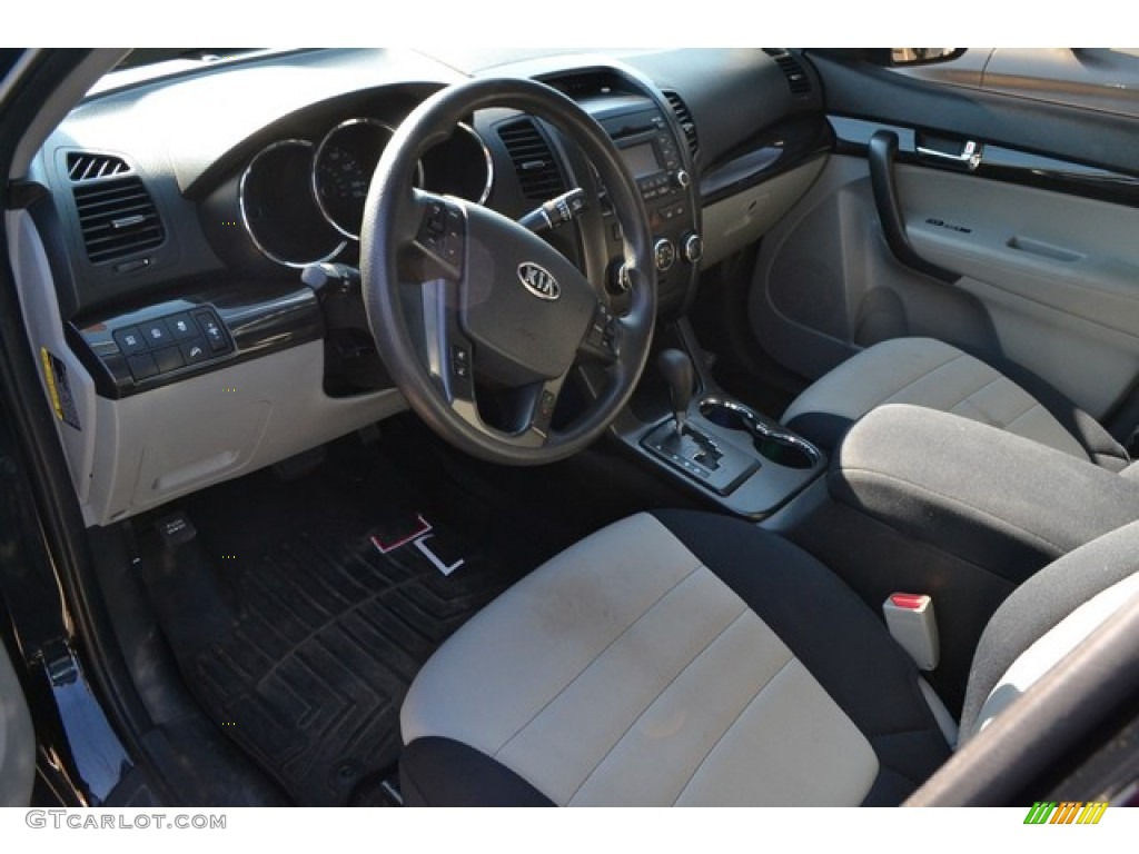 Gray Interior 2013 Kia Sorento LX Photo #96331434