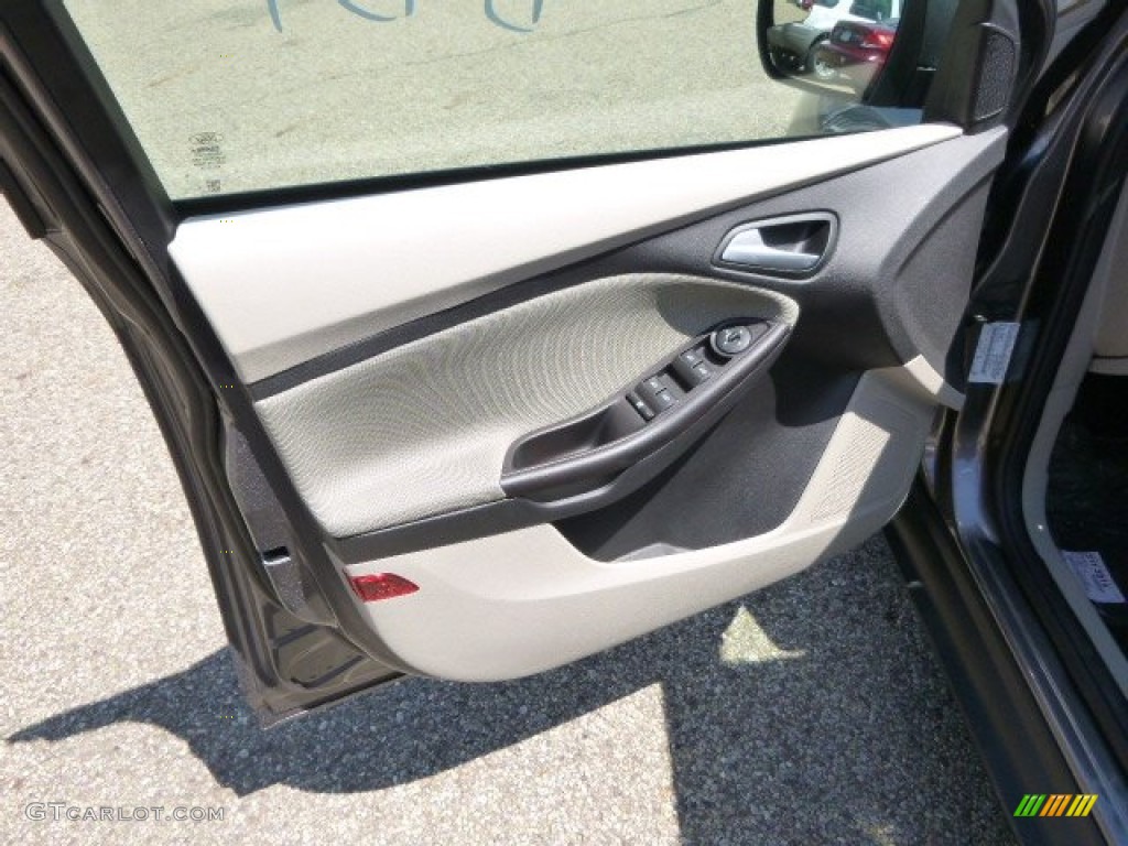 2014 Focus SE Sedan - Sterling Gray / Charcoal Black photo #11