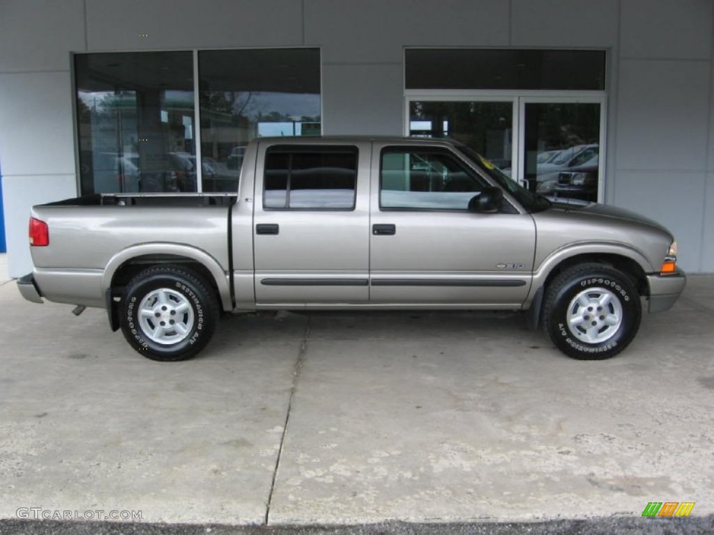 2004 S10 LS Crew Cab 4x4 - Light Pewter Metallic / Graphite photo #2