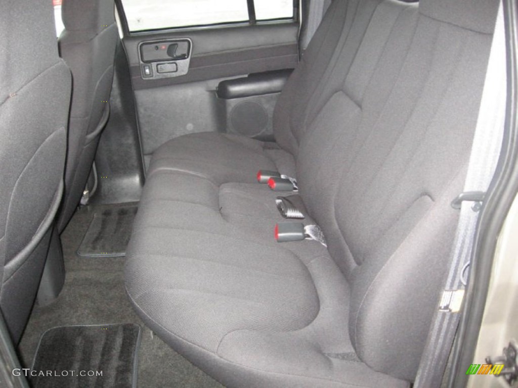 2004 S10 LS Crew Cab 4x4 - Light Pewter Metallic / Graphite photo #15
