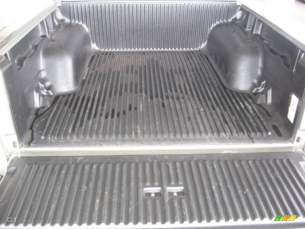 2004 S10 LS Crew Cab 4x4 - Light Pewter Metallic / Graphite photo #16