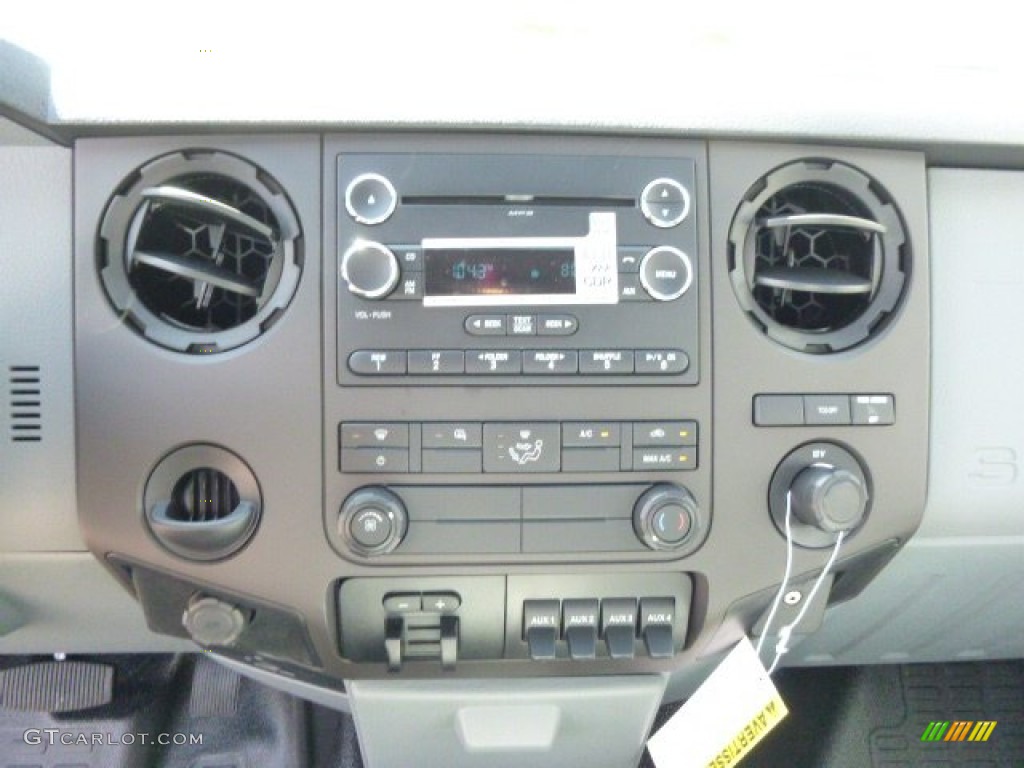 2015 Ford F450 Super Duty XL Regular Cab Chassis Controls Photo #96343712
