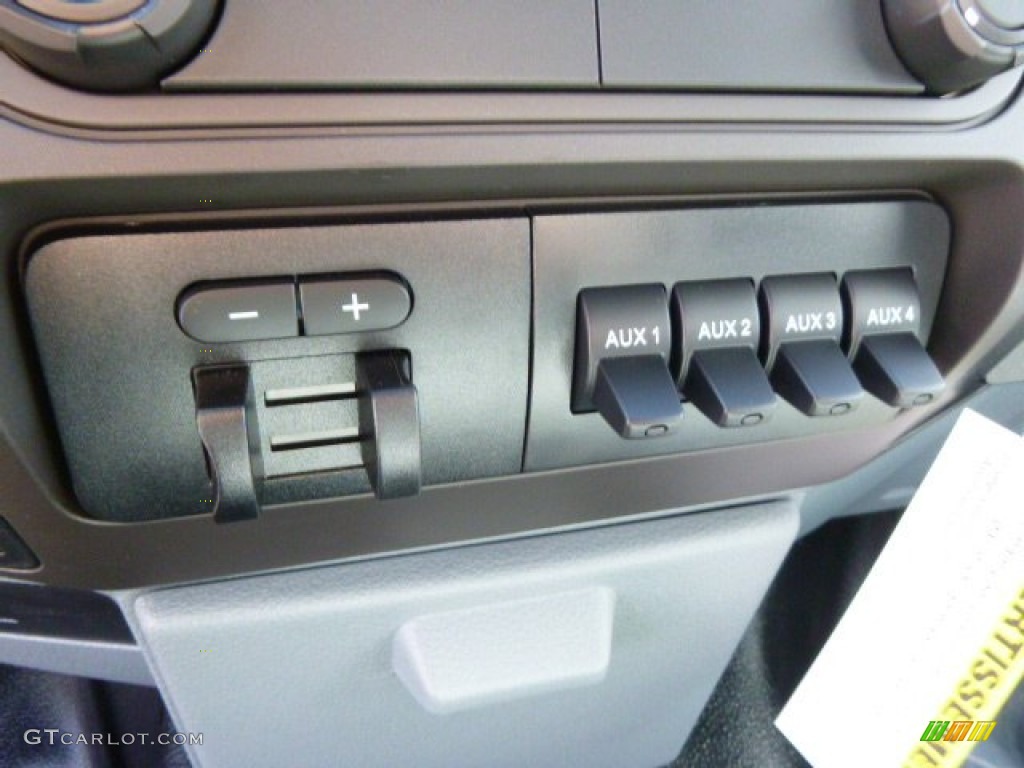 2015 Ford F450 Super Duty XL Regular Cab Chassis Controls Photo #96343732