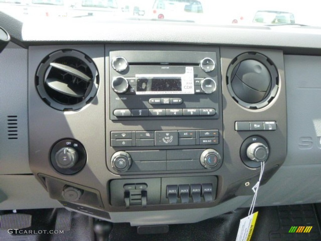 2015 Ford F350 Super Duty XL Regular Cab 4x4 Controls Photo #96345202