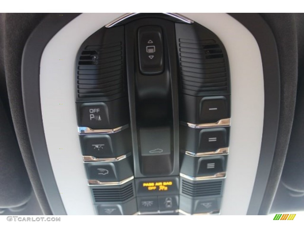 2013 Porsche Cayenne Turbo Controls Photo #96357359