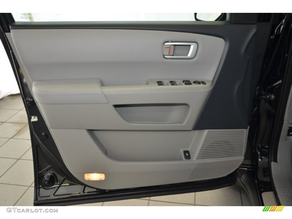 2015 Pilot SE - Crystal Black Pearl / Gray photo #10