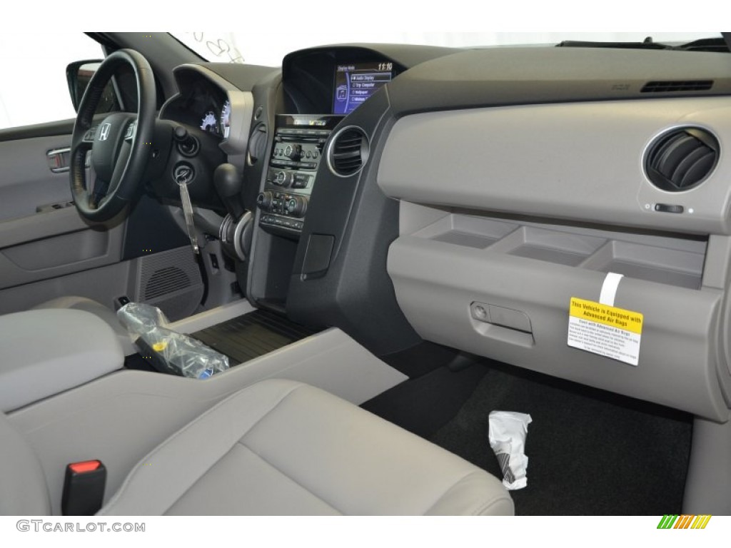 2015 Pilot SE - Crystal Black Pearl / Gray photo #28