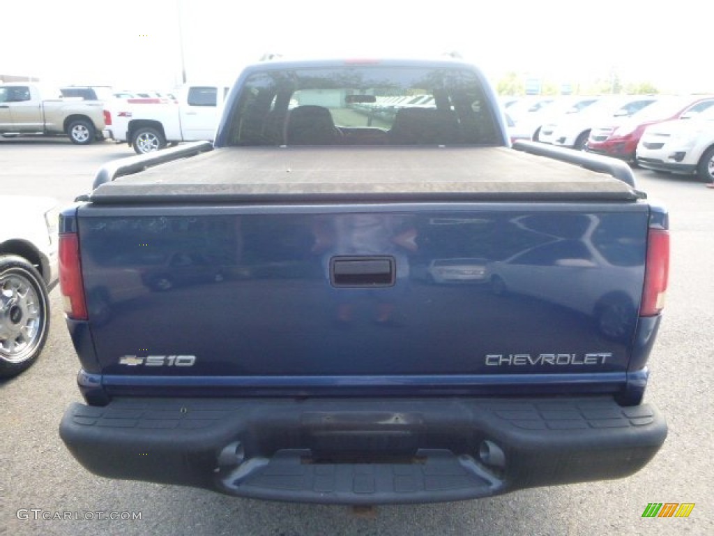 2004 S10 LS Crew Cab 4x4 - Indigo Blue Metallic / Graphite photo #3
