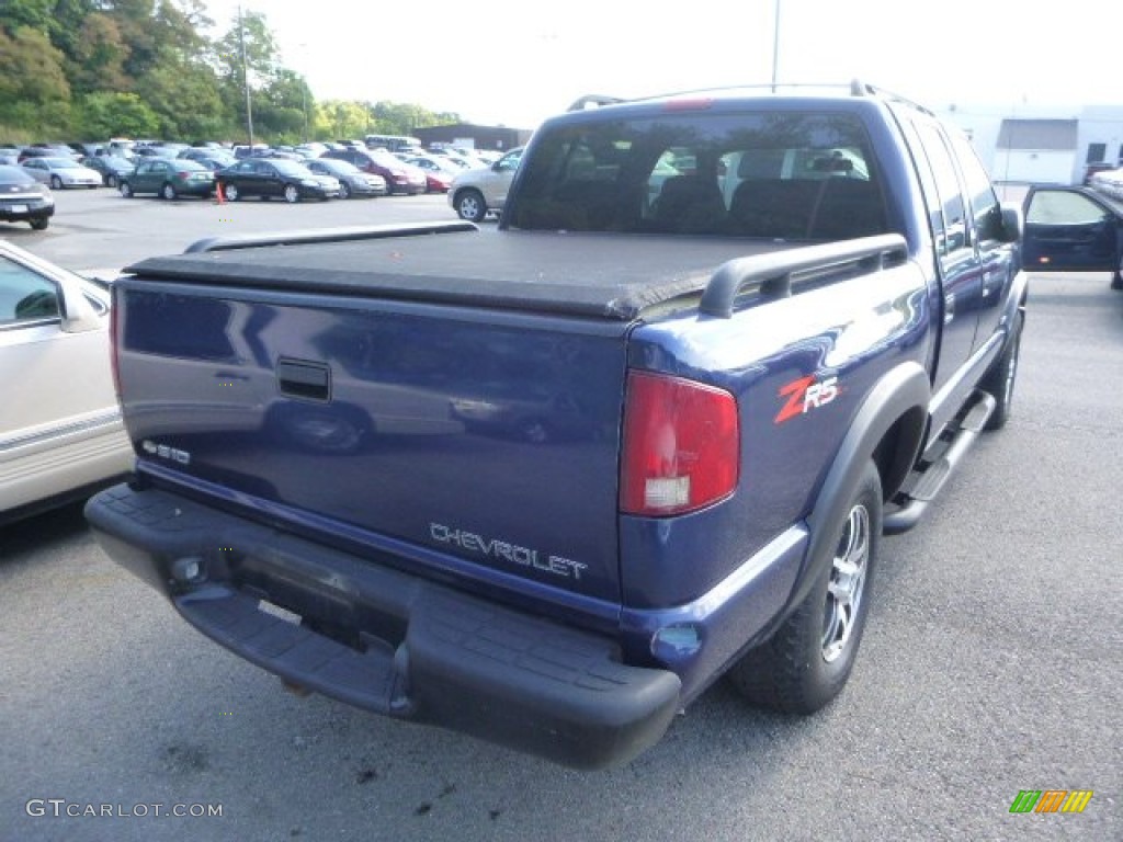2004 S10 LS Crew Cab 4x4 - Indigo Blue Metallic / Graphite photo #4