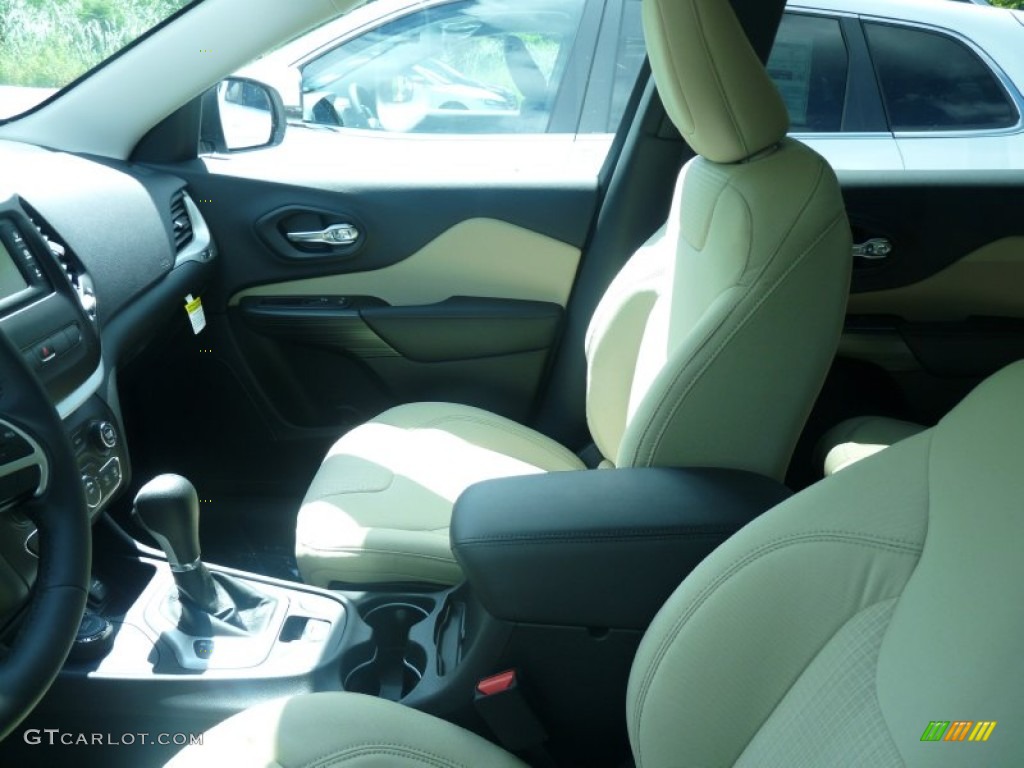 2015 Jeep Cherokee Latitude 4x4 Front Seat Photo #96367932