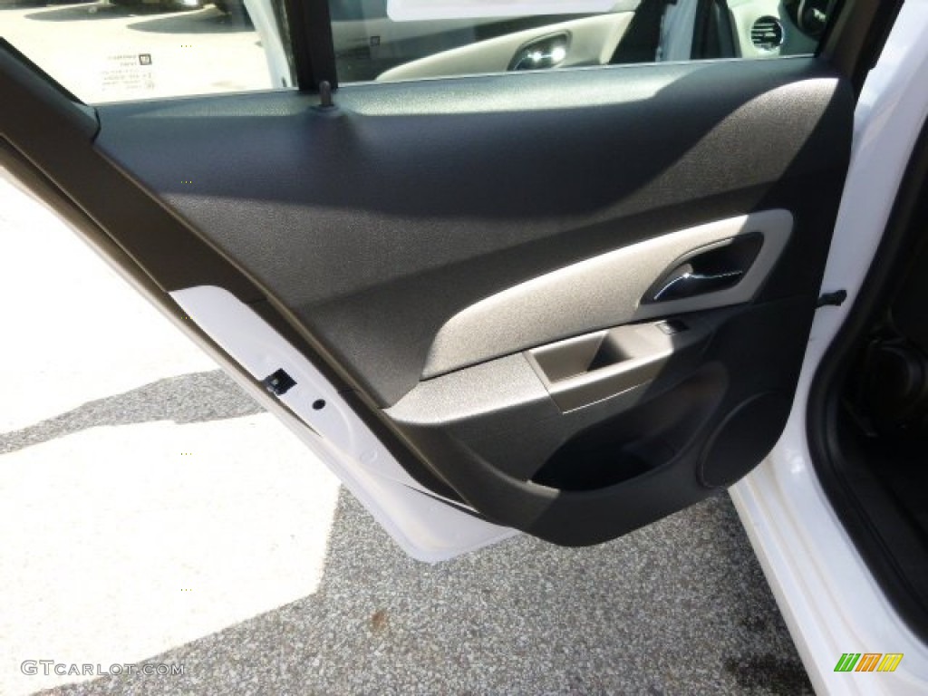 2014 Cruze LS - Summit White / Jet Black/Medium Titanium photo #13