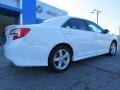 Super White - Camry SE Photo No. 7