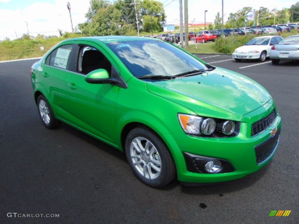 2015 Sonic LT Sedan - Dragon Green Metallic / Jet Black/Dark Titanium photo #5