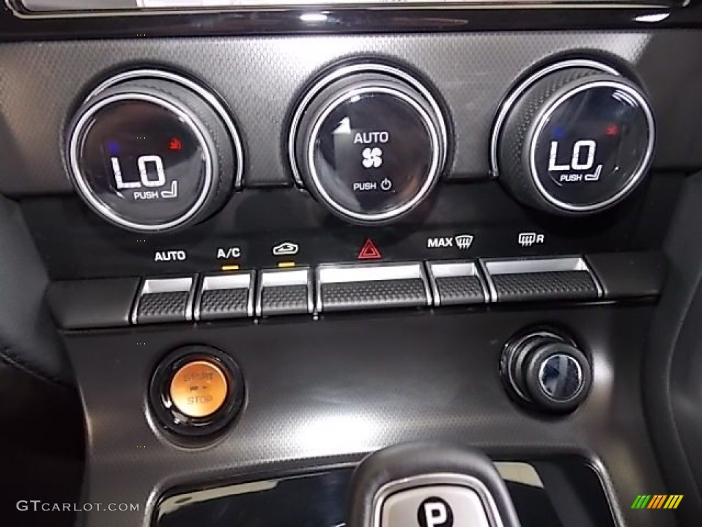 2014 Jaguar F-TYPE V8 S Controls Photo #96402401