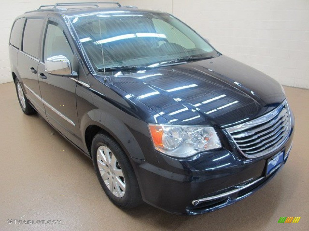 Sapphire Crystal Metallic Chrysler Town & Country
