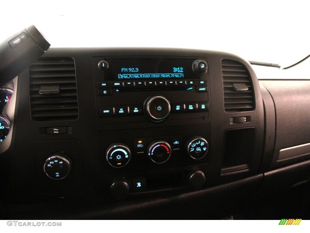 2009 Chevrolet Silverado 1500 LT Crew Cab 4x4 Controls Photo #96414953