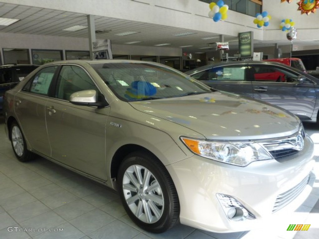 2013 Camry Hybrid XLE - Champagne Mica / Ivory photo #1