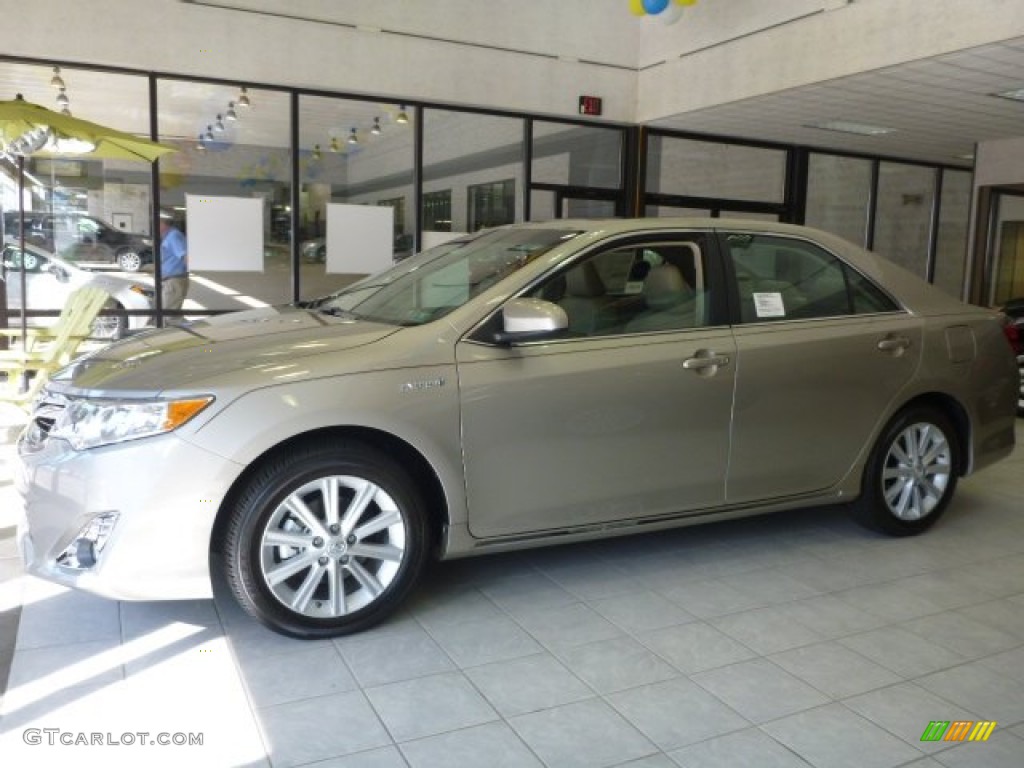 2013 Camry Hybrid XLE - Champagne Mica / Ivory photo #2