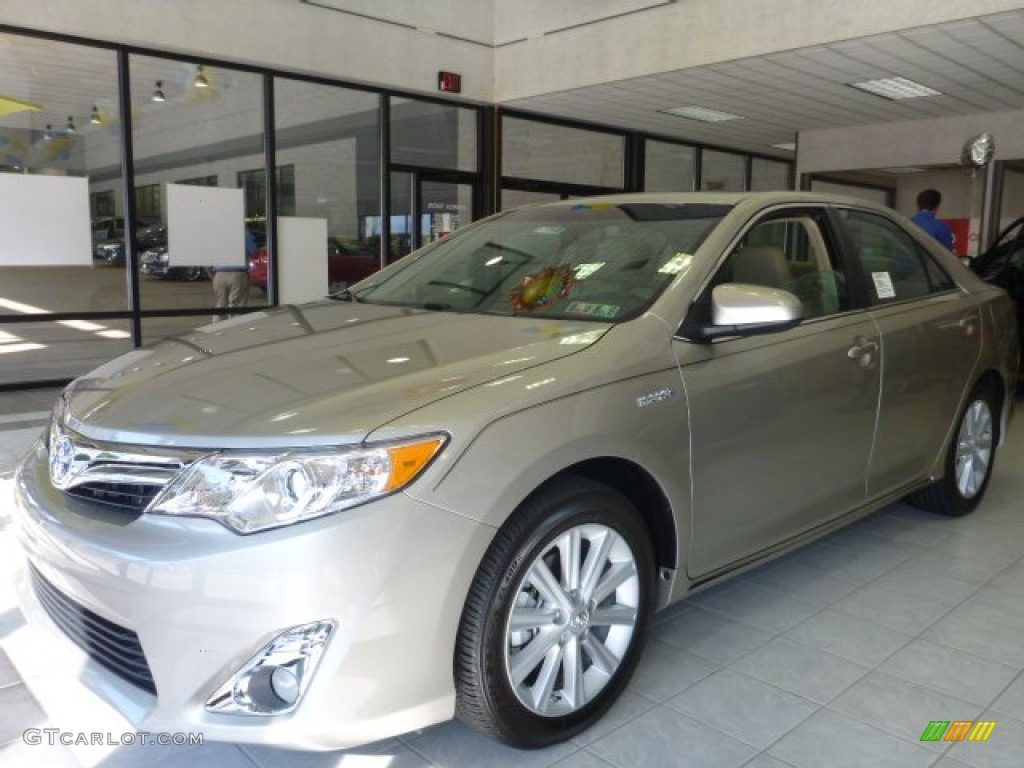 2013 Camry Hybrid XLE - Champagne Mica / Ivory photo #3