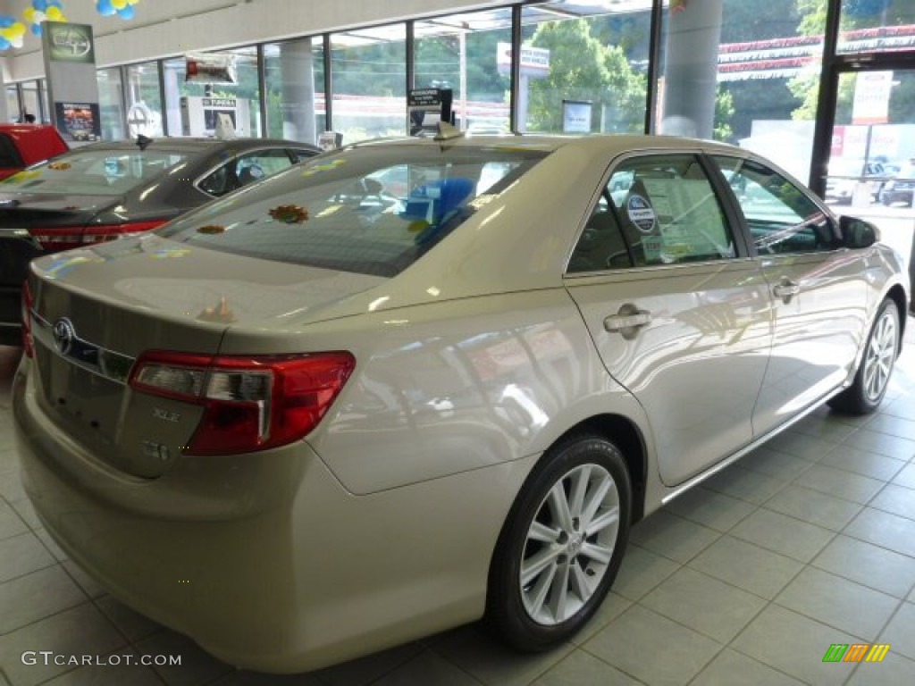 2013 Camry Hybrid XLE - Champagne Mica / Ivory photo #15