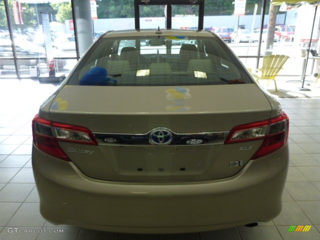 2013 Camry Hybrid XLE - Champagne Mica / Ivory photo #16