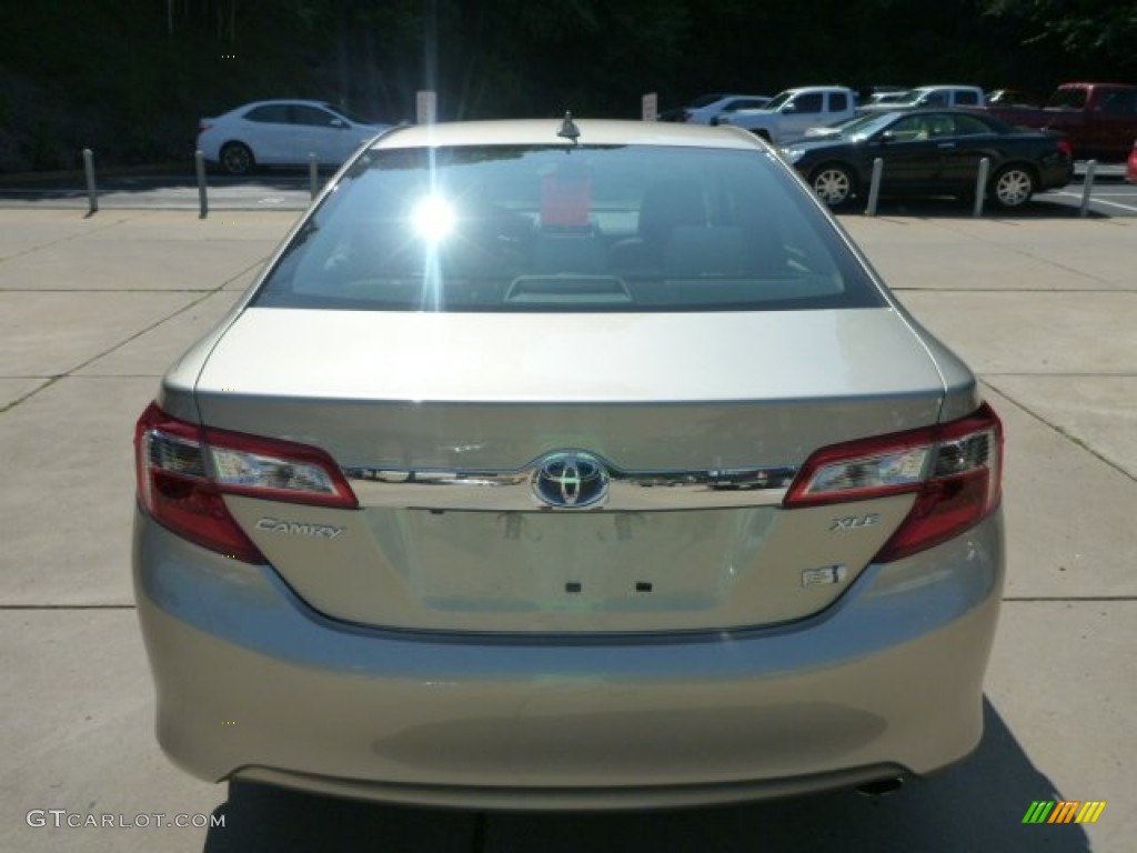 2013 Camry Hybrid XLE - Champagne Mica / Ivory photo #16