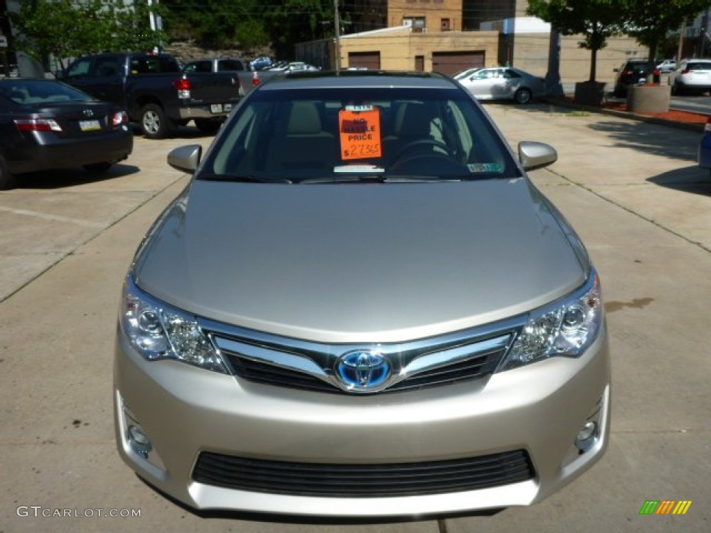 2013 Camry Hybrid XLE - Champagne Mica / Ivory photo #18