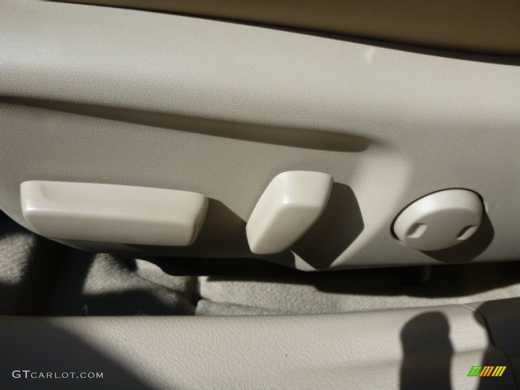 2013 Camry Hybrid XLE - Champagne Mica / Ivory photo #20
