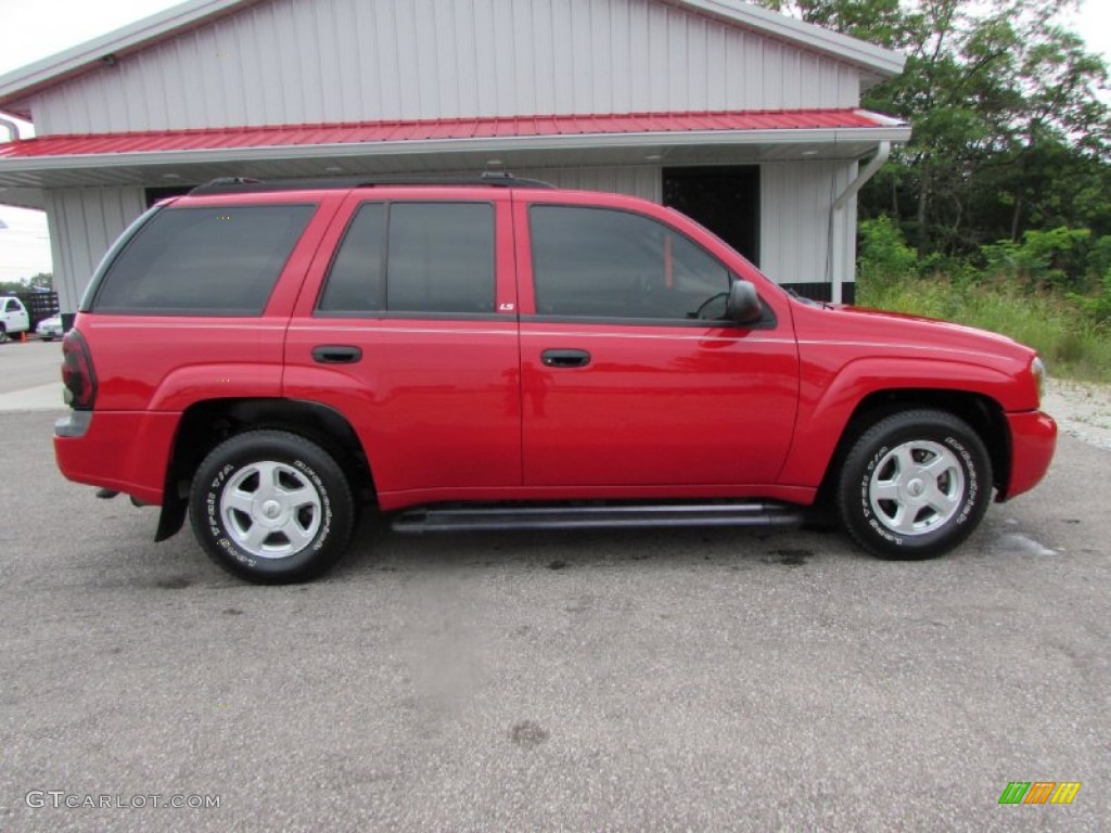 2002 TrailBlazer LS 4x4 - Victory Red / Dark Pewter photo #2