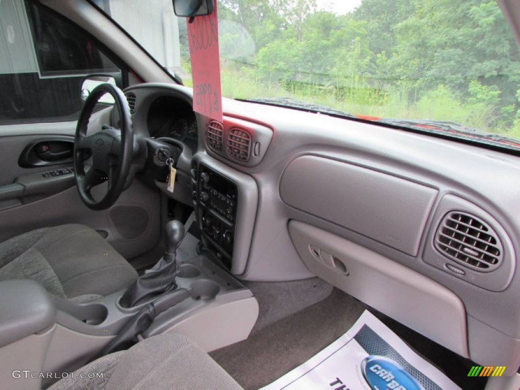 2002 TrailBlazer LS 4x4 - Victory Red / Dark Pewter photo #23