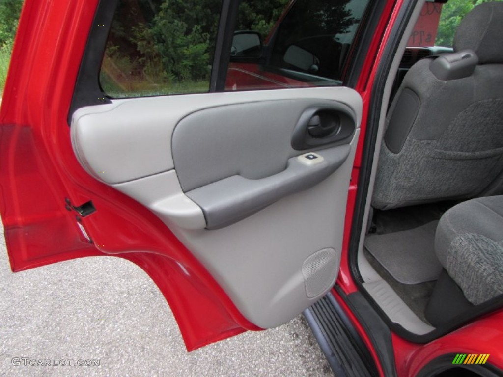 2002 TrailBlazer LS 4x4 - Victory Red / Dark Pewter photo #24