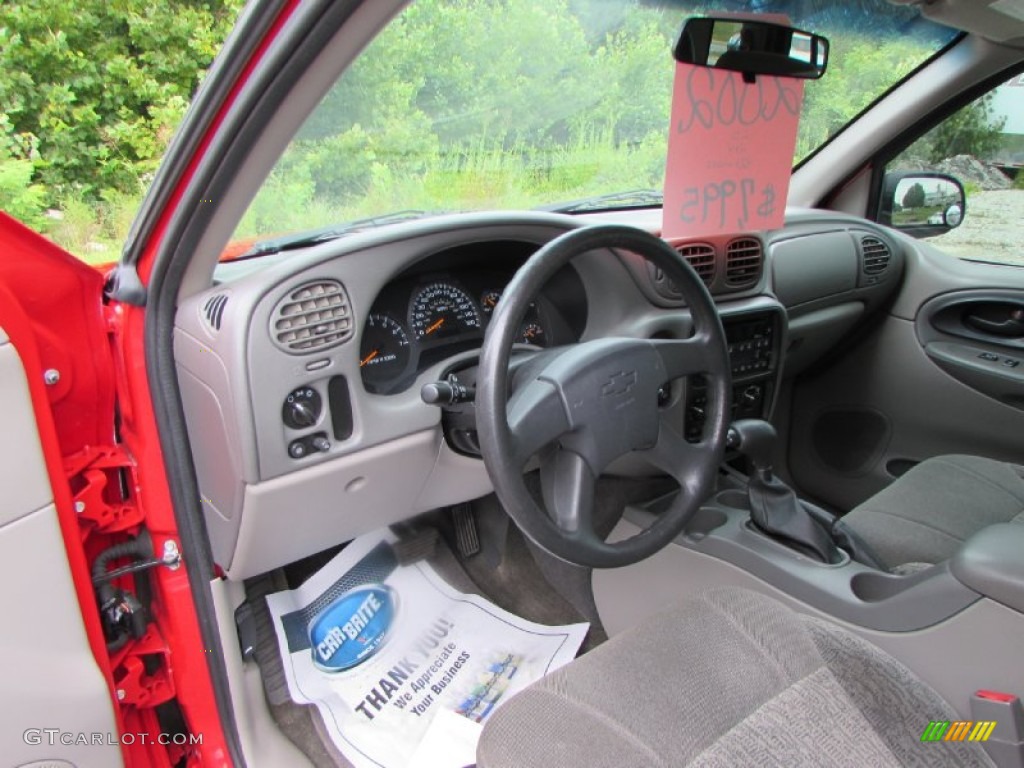 2002 TrailBlazer LS 4x4 - Victory Red / Dark Pewter photo #30