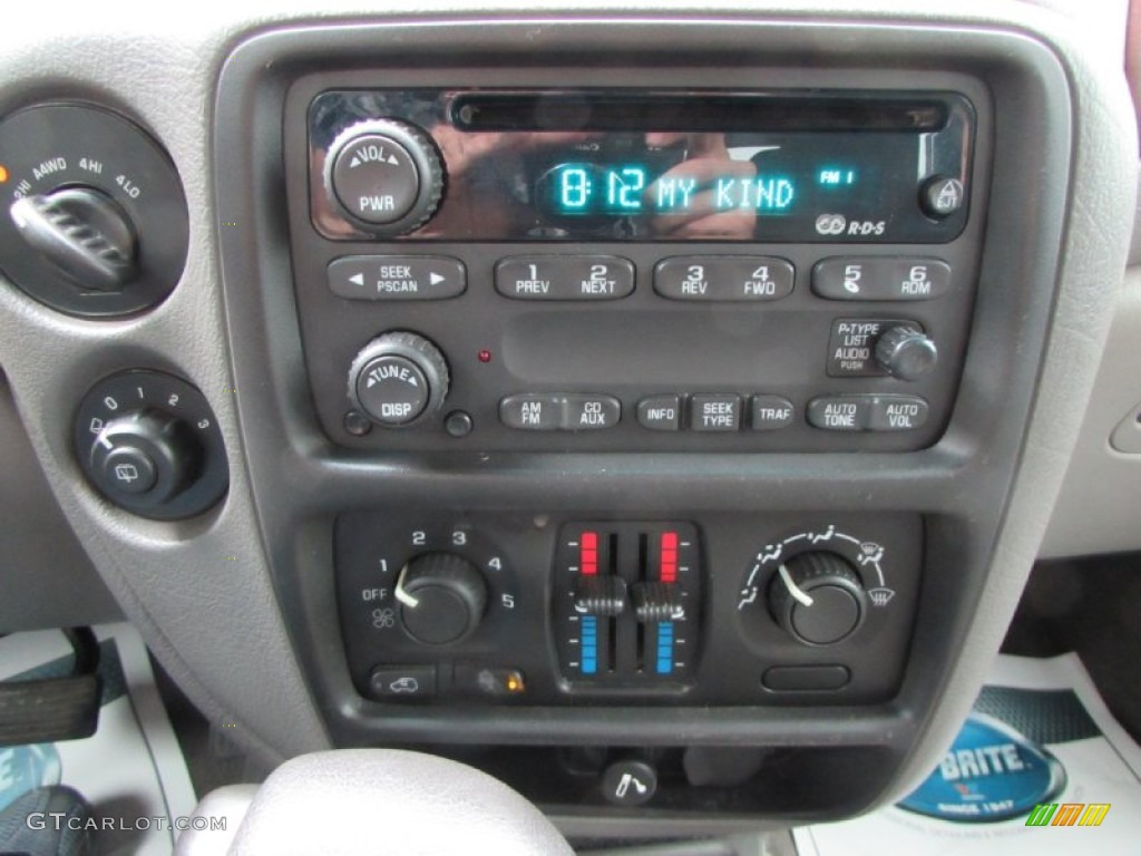 2002 TrailBlazer LS 4x4 - Victory Red / Dark Pewter photo #32