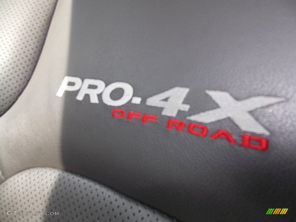 2011 Nissan Xterra Pro-4X 4x4 Marks and Logos Photos