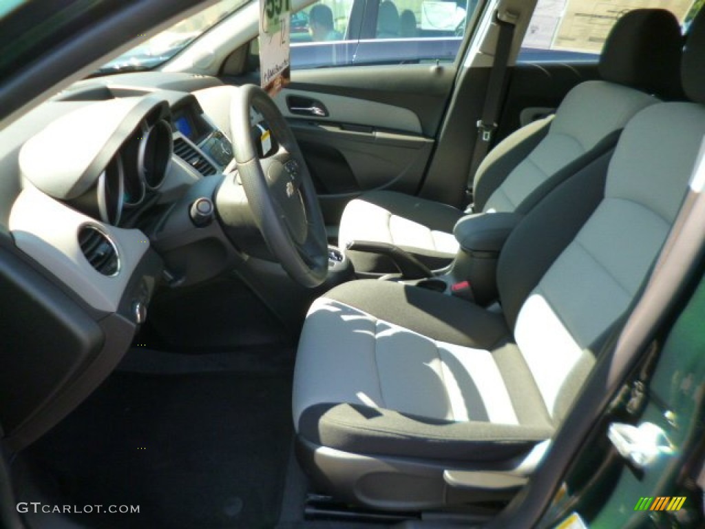 2014 Cruze LS - Rainforest Green Metallic / Jet Black/Medium Titanium photo #13