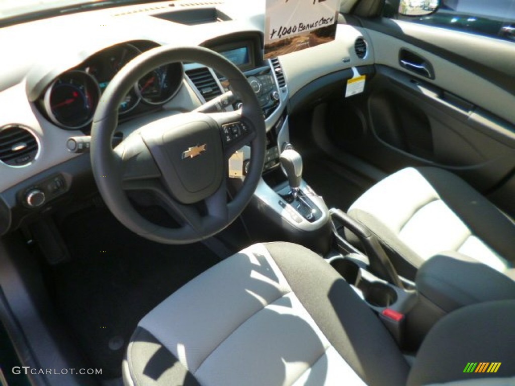 2014 Cruze LS - Rainforest Green Metallic / Jet Black/Medium Titanium photo #14