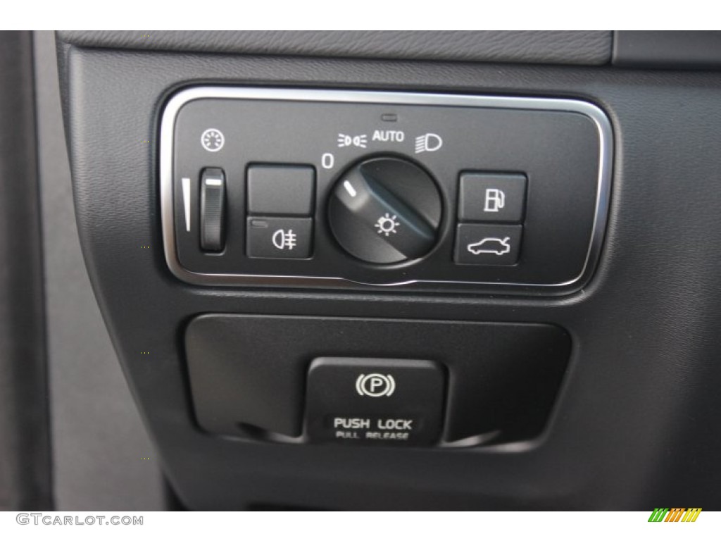 2015 Volvo V60 T5 Drive-E Controls Photos