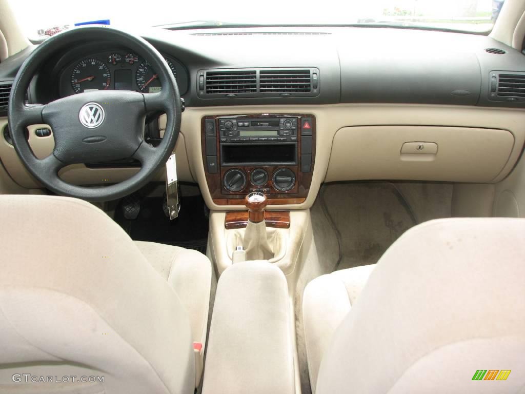 2000 Passat GLS V6 Sedan - Bright Green Metallic / Beige photo #13