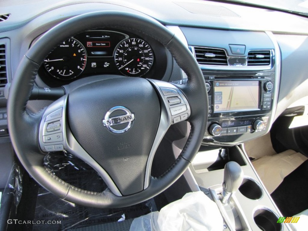 2015 Nissan Altima 2.5 SV Steering Wheel Photos