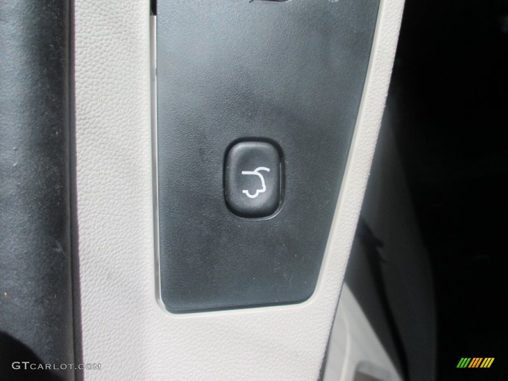 2011 Town & Country Touring - L - Blackberry Pearl / Black/Light Graystone photo #19