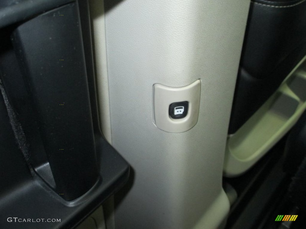 2011 Town & Country Touring - L - Blackberry Pearl / Black/Light Graystone photo #27