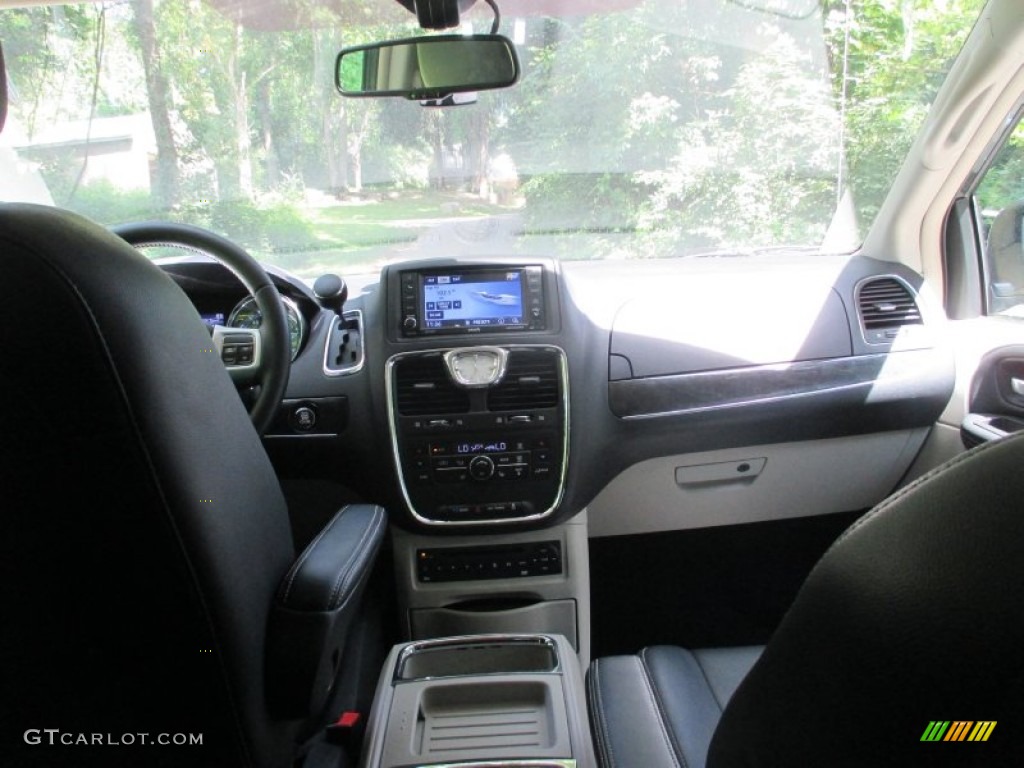 2011 Town & Country Touring - L - Blackberry Pearl / Black/Light Graystone photo #29
