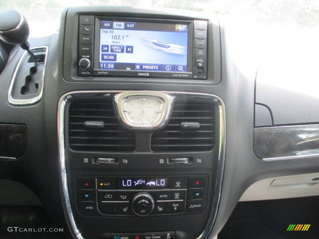 2011 Town & Country Touring - L - Blackberry Pearl / Black/Light Graystone photo #40