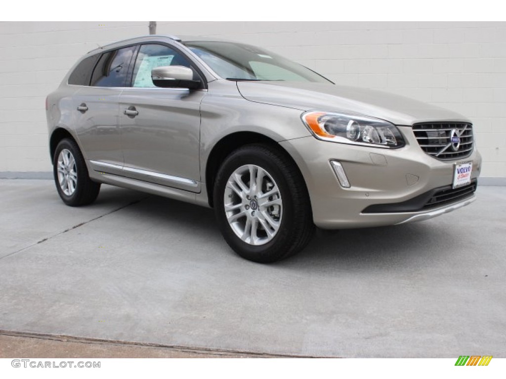 Sea Shell Metallic Volvo XC60