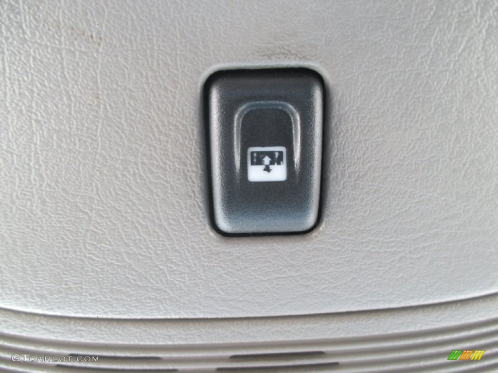 2002 TrailBlazer LT 4x4 - Onyx Black / Dark Pewter photo #17