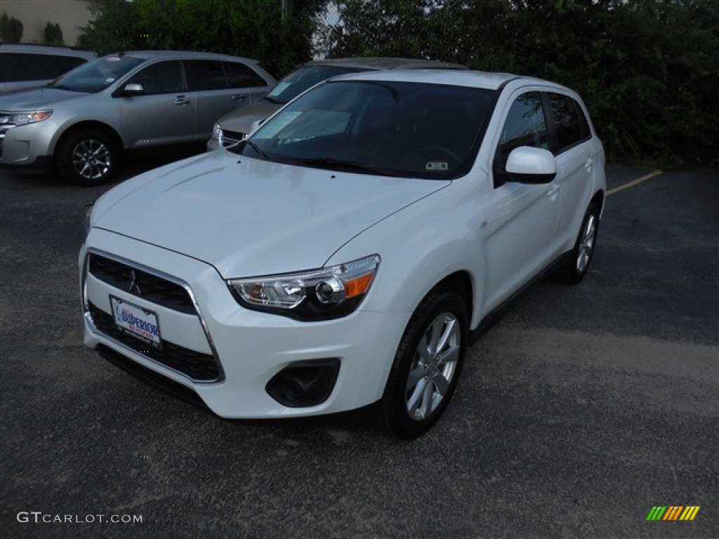 White Pearl Mitsubishi Outlander Sport