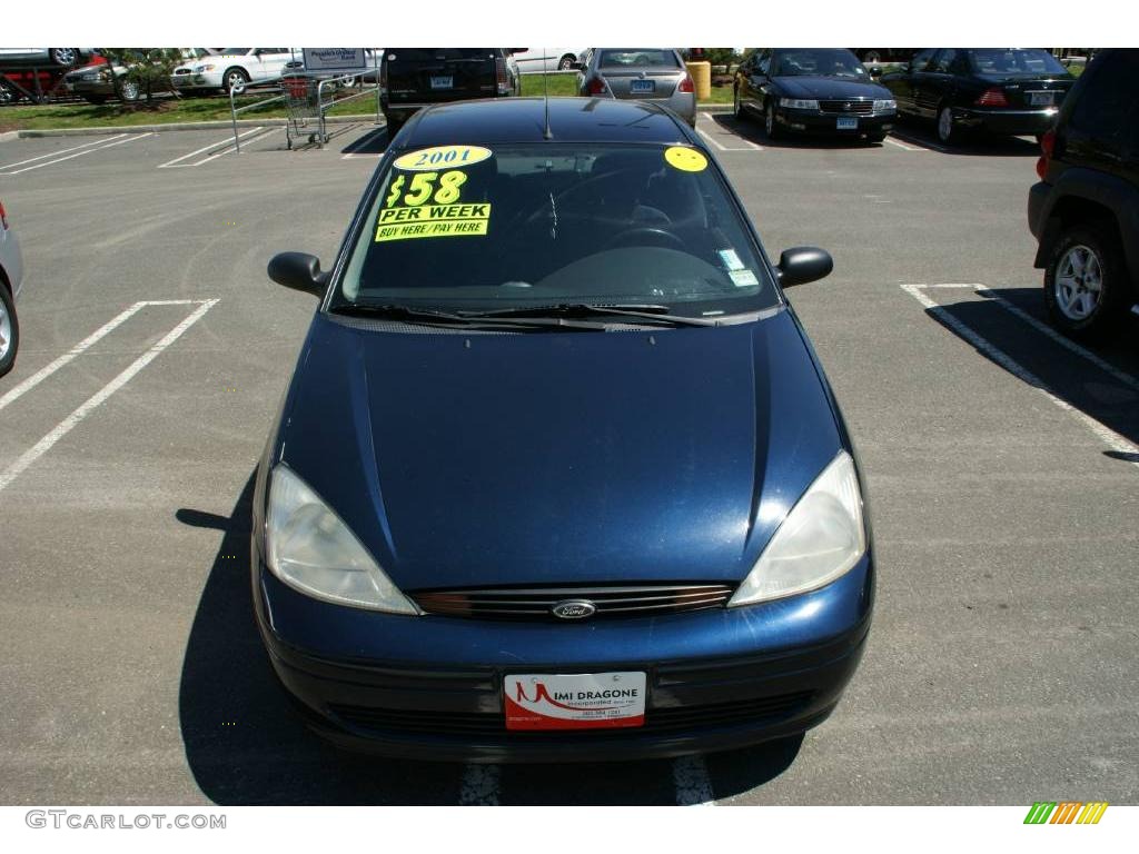 2001 Focus LX Sedan - Twilight Blue Metallic / Medium Graphite Grey photo #2